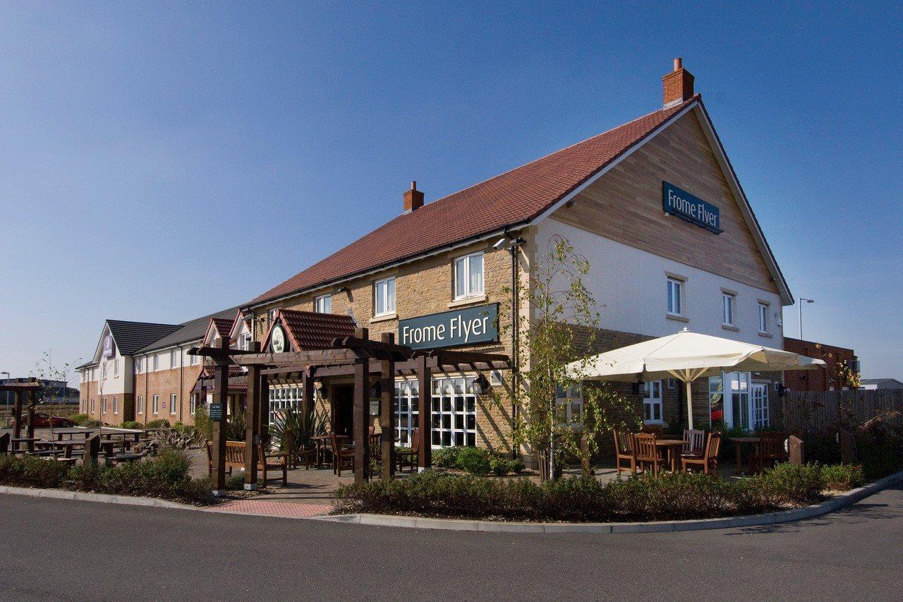 Premier Inn Фроум Экстерьер фото