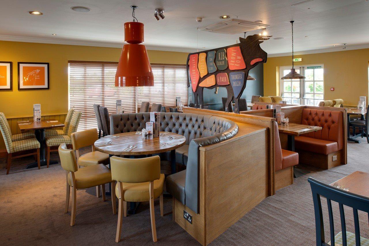 Premier Inn Фроум Экстерьер фото