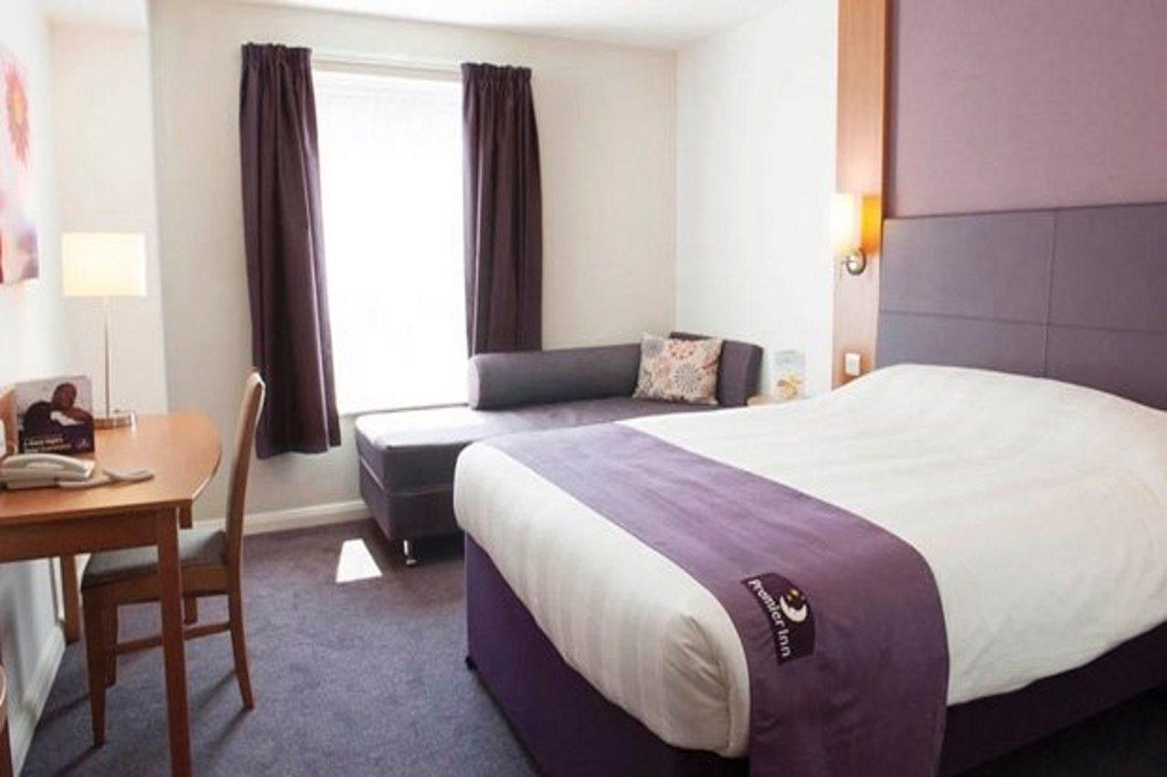 Premier Inn Фроум Экстерьер фото